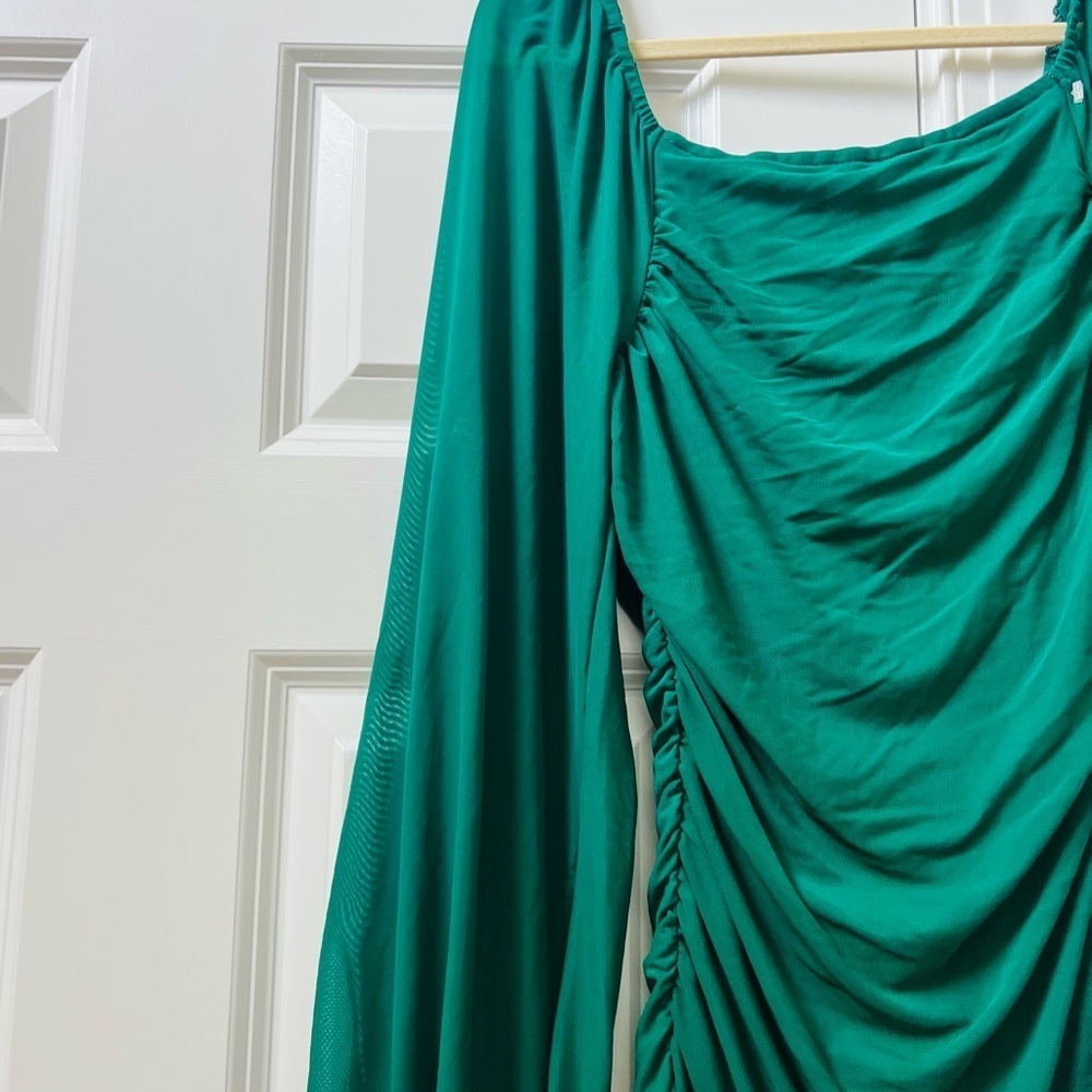 Elegant Green Long Sleeve Dress - Picture 2 of 5